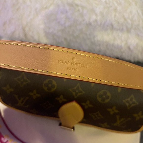 ❤️SOLD❤️ Like New Authentic LOUIS VUITTON Diane in Monogram Canvas - Picture 3 of 12